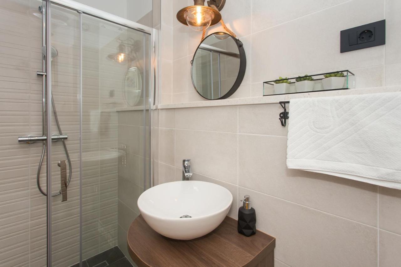 Amaizing Apartment Near Airport Kaštel Štafilić Eksteriør billede