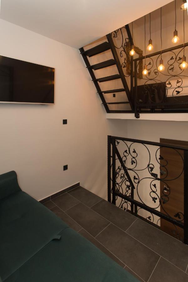 Amaizing Apartment Near Airport Kaštel Štafilić Eksteriør billede