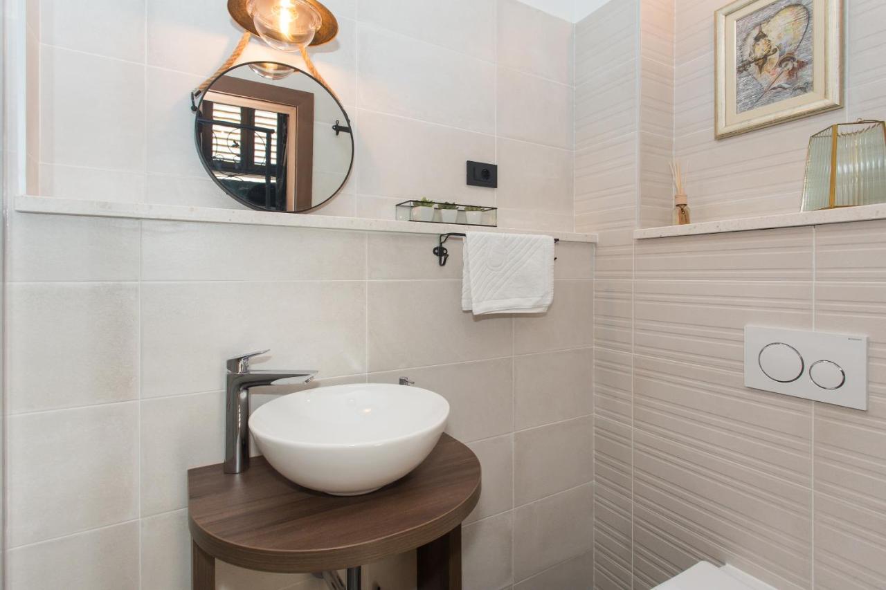 Amaizing Apartment Near Airport Kaštel Štafilić Eksteriør billede