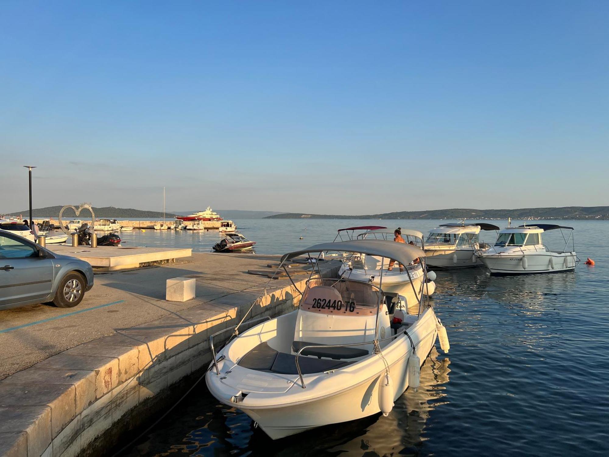 Amaizing Apartment Near Airport Kaštel Štafilić Eksteriør billede